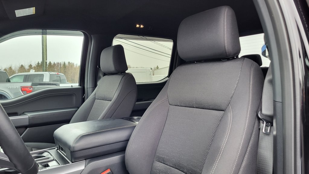 Ford F-150 XLT ENSEMBLE DECOR NOIR 2025 à Matane, Québec - 16 - w1024h768px