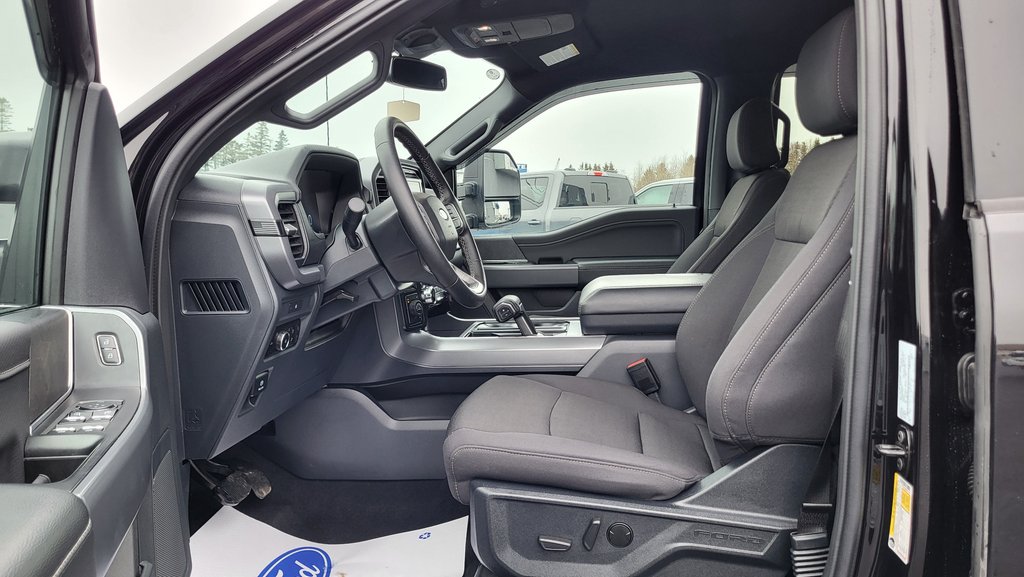 Ford F-150 XLT ENSEMBLE DECOR NOIR 2025 à Matane, Québec - 15 - w1024h768px