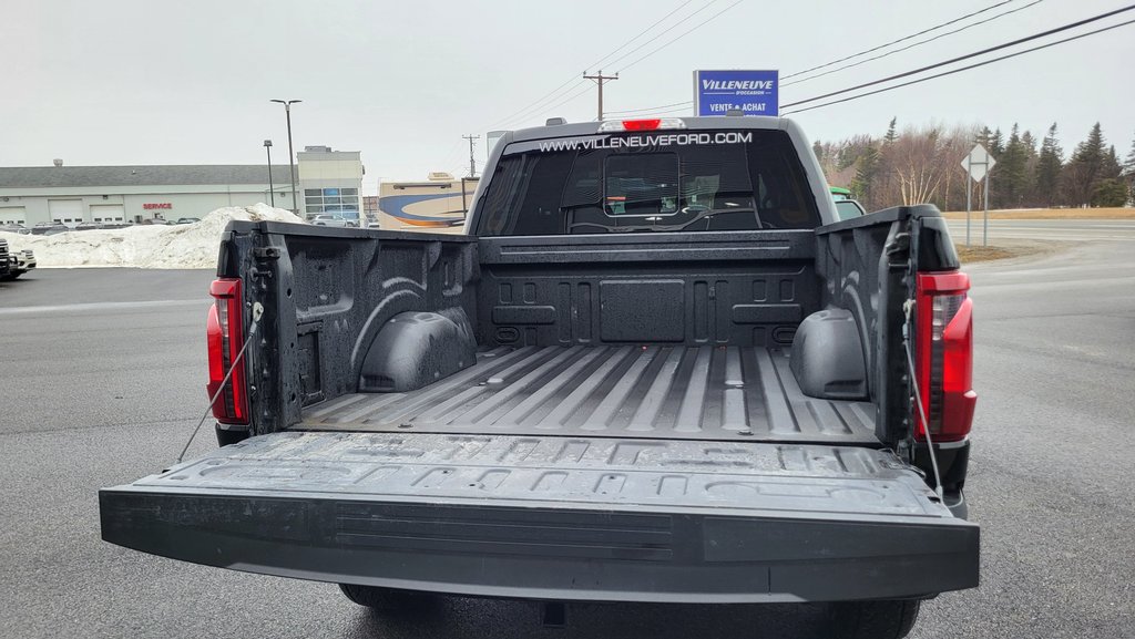 Ford F-150 XLT ENSEMBLE DECOR NOIR 2025 à Matane, Québec - 9 - w1024h768px