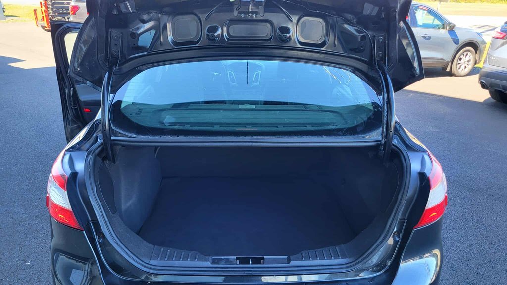 2014 Ford Focus SE in Matane, Quebec - 12 - w1024h768px
