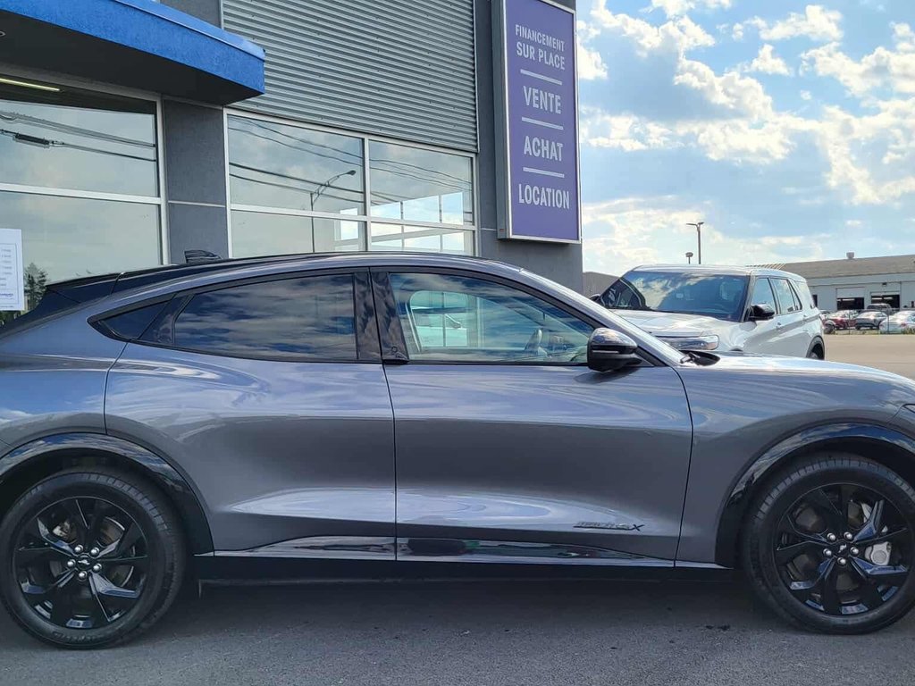 Ford Mustang Mach-E Premium  AWD  Ensemble NITE PONY 2023 à Matane, Québec - 11 - w1024h768px