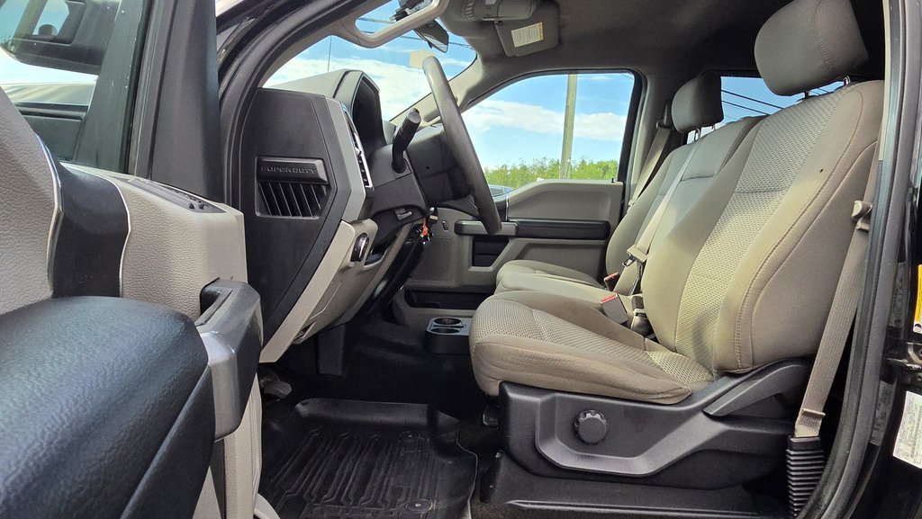 2017 Ford Super Duty F-250 SRW XLT  BOITE de 6 pieds in Matane, Quebec - 14 - w1024h768px