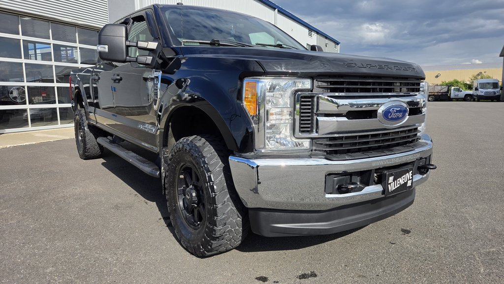2017 Ford Super Duty F-250 SRW XLT  BOITE de 6 pieds in Matane, Quebec - 3 - w1024h768px