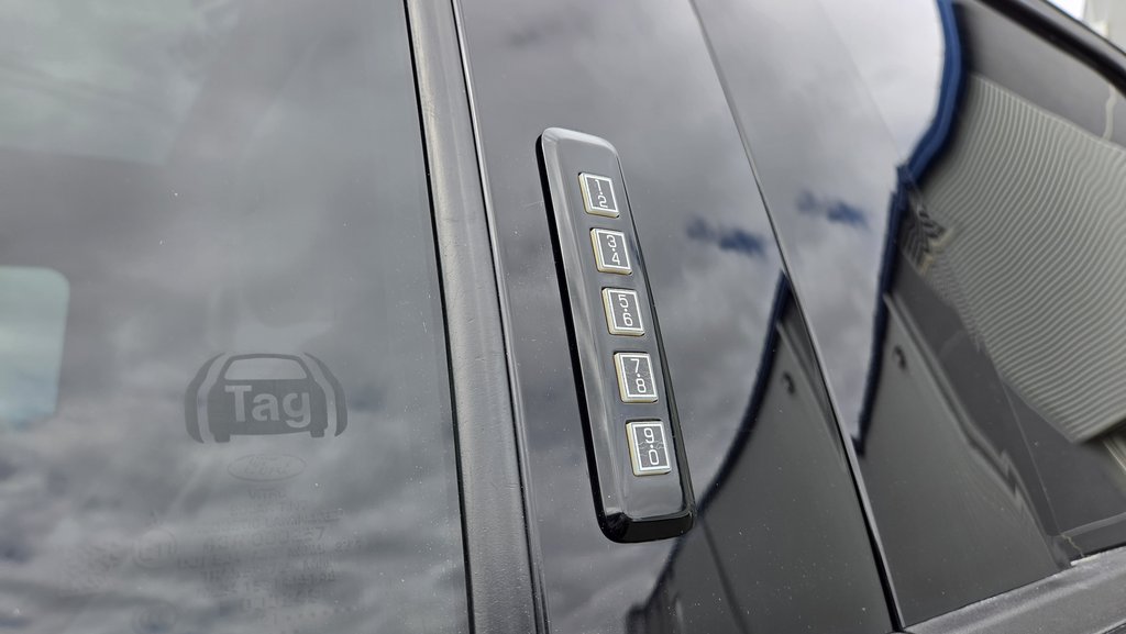 2022 Ford Super Duty F-250 SRW LARIAT 608A ENSEMBLE NOIR in Matane, Quebec - 18 - w1024h768px