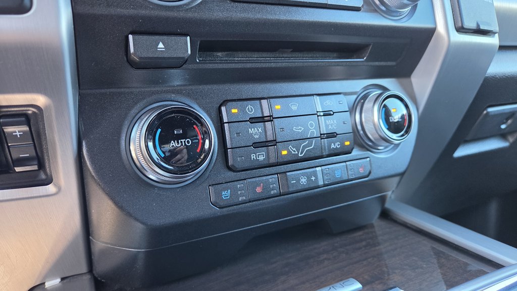 Ford Super Duty F-350 SRW PLATINUM 8-PIEDS 2017 à Matane, Québec - 19 - w1024h768px