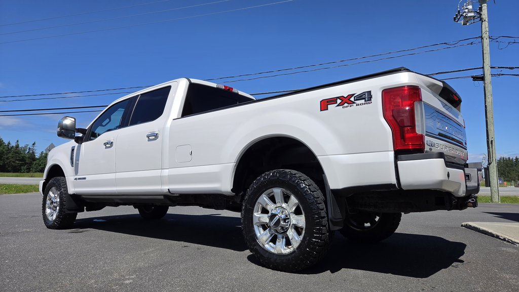 Ford Super Duty F-350 SRW PLATINUM 8-PIEDS 2017 à Matane, Québec - 10 - w1024h768px