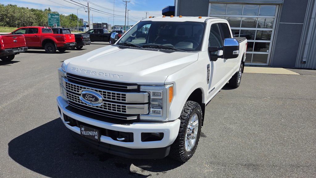 Ford Super Duty F-350 SRW PLATINUM 8-PIEDS 2017 à Matane, Québec - 12 - w1024h768px