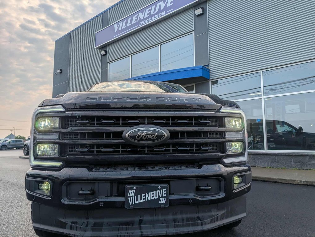 Ford Super Duty F-350 SRW LARIAT  HAUT NIVEAU Ensemble DÉCOR NOIR 2024 à Matane, Québec - 8 - w1024h768px