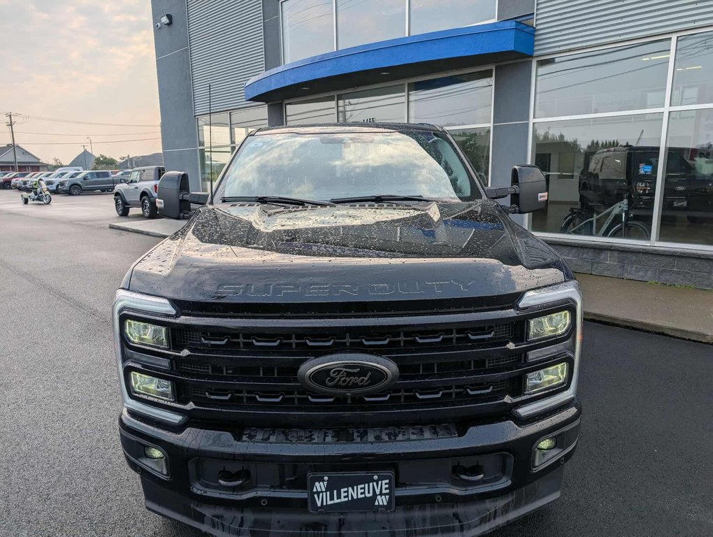 Ford Super Duty F-350 SRW LARIAT  HAUT NIVEAU Ensemble DÉCOR NOIR 2024 à Matane, Québec - 5 - w1024h768px