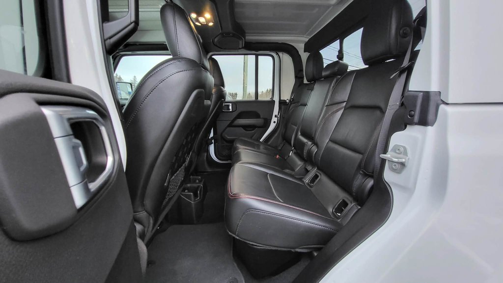 2023 Jeep Gladiator Rubicon in Matane, Quebec - 17 - w1024h768px