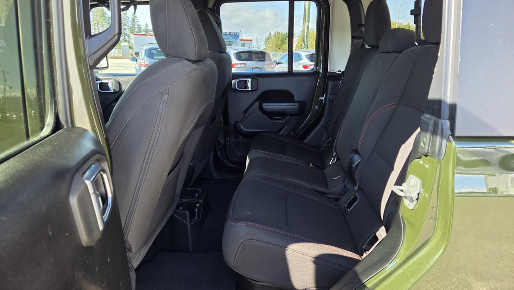2023 Jeep Gladiator Rubicon avec toit rigide in Matane, Quebec - 22 - w1024h768px