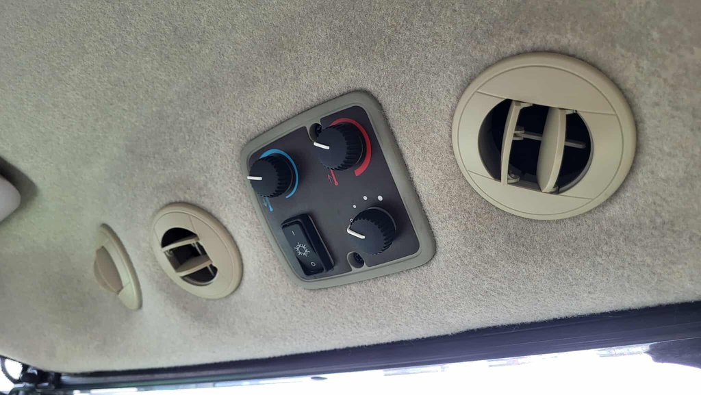 2015 John Deere 4066R 4WD Utility tractor Équipé d'une gratte à neige et d'une souffleuse !! in Matane, Quebec - 16 - w1024h768px