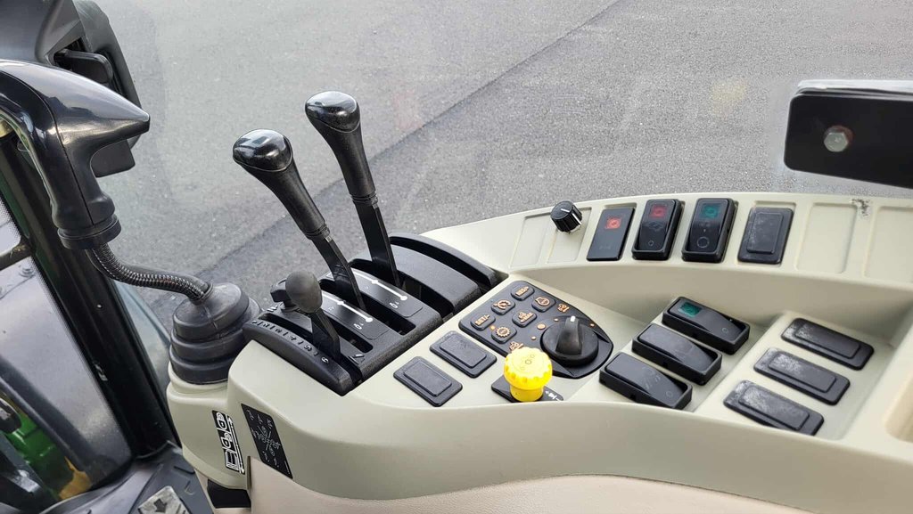 2015 John Deere 4066R 4WD Utility tractor Équipé d'une gratte à neige et d'une souffleuse !! in Matane, Quebec - 15 - w1024h768px