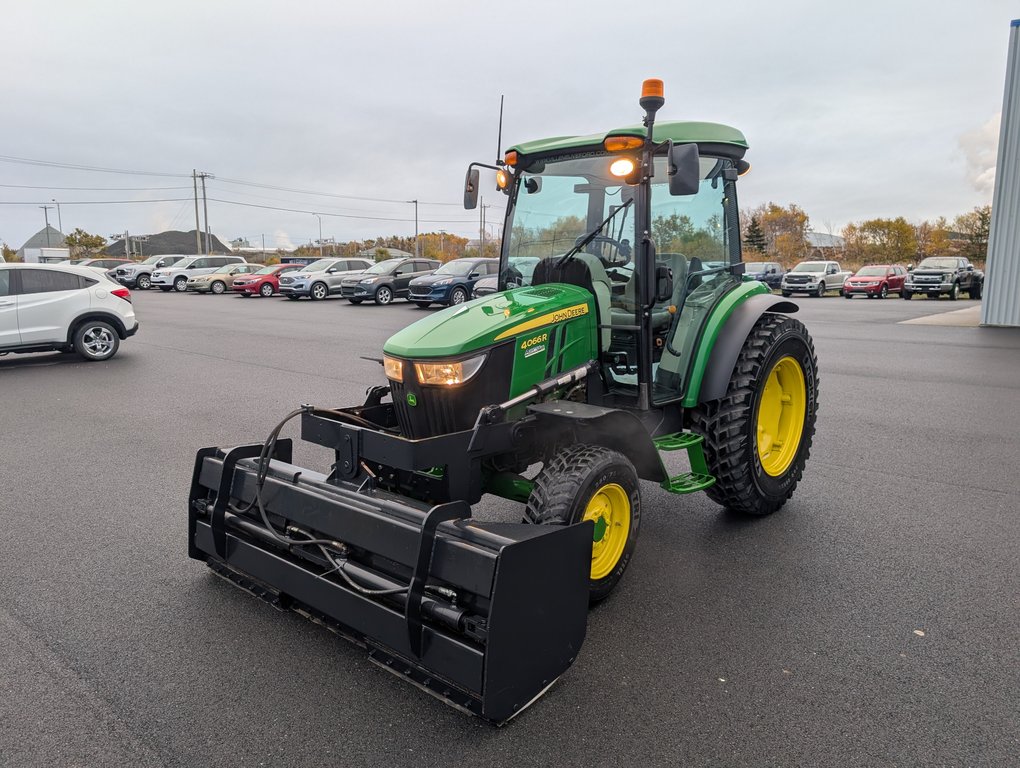 John Deere 4066R 4WD Utility tractor Équipé d'une gratte à neige et d'une souffleuse !! 2018 à Matane, Québec - 5 - w1024h768px