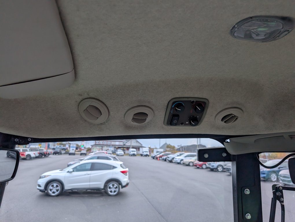 John Deere 4066R 4WD Utility tractor Équipé d'une gratte à neige et d'une souffleuse !! 2018 à Matane, Québec - 15 - w1024h768px