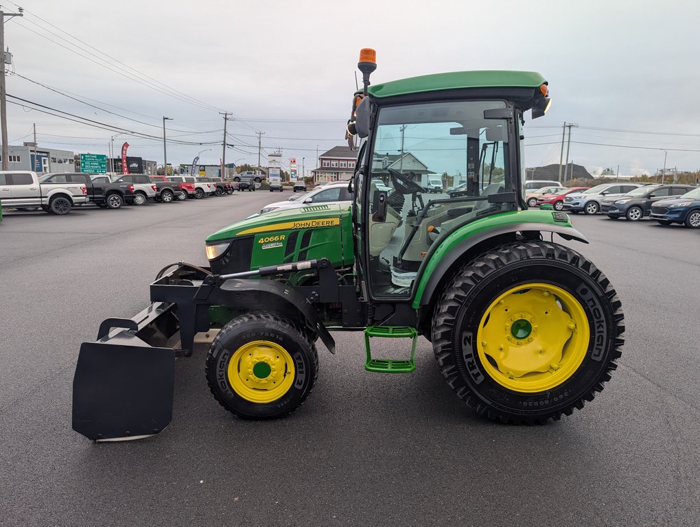 John Deere 4066R 4WD Utility tractor Équipé d'une gratte à neige et d'une souffleuse !! 2018 à Matane, Québec - 6 - w1024h768px