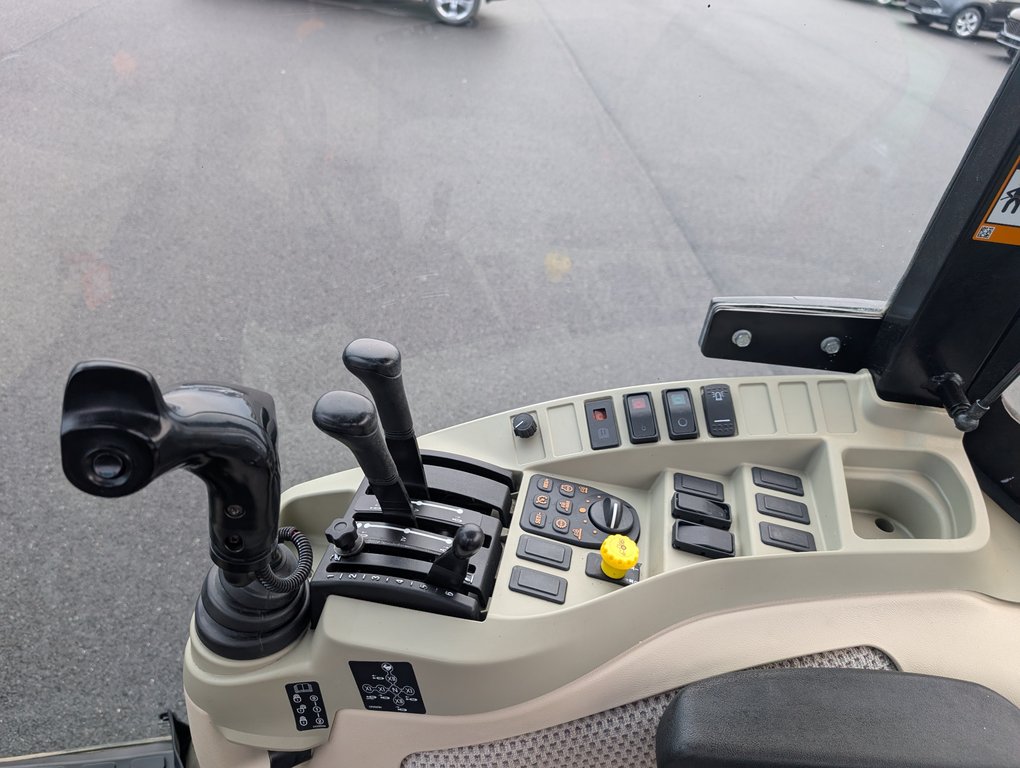 John Deere 4066R 4WD Utility tractor Équipé d'une gratte à neige et d'une souffleuse !! 2018 à Matane, Québec - 14 - w1024h768px