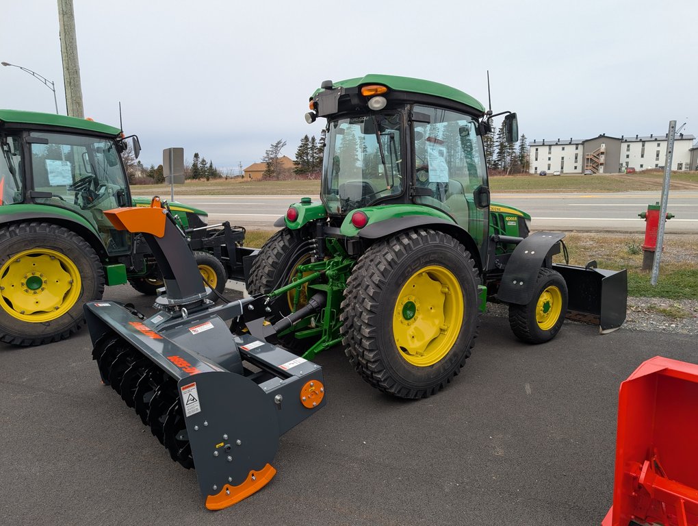 John Deere 4066R 4WD Utility tractor Équipé d'une gratte à neige et d'une souffleuse !! 2018 à Matane, Québec - 3 - w1024h768px