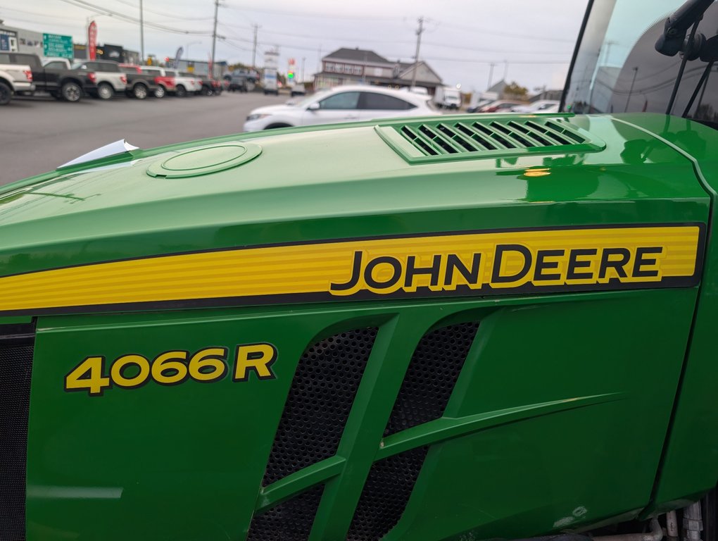 John Deere 4066R 4WD Utility tractor Équipé d'une gratte à neige et d'une souffleuse !! 2018 à Matane, Québec - 11 - w1024h768px