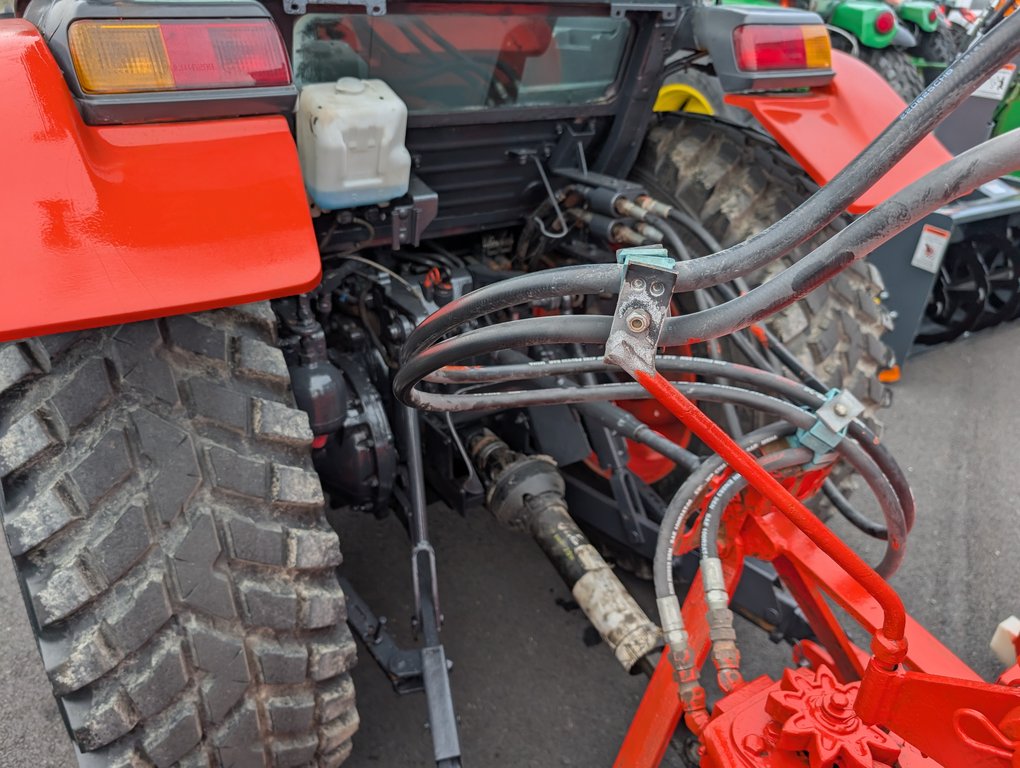 KUBOTA L6060 4WD TRACTEUR UTILITAIRE 2015 à Matane, Québec - 7 - w1024h768px