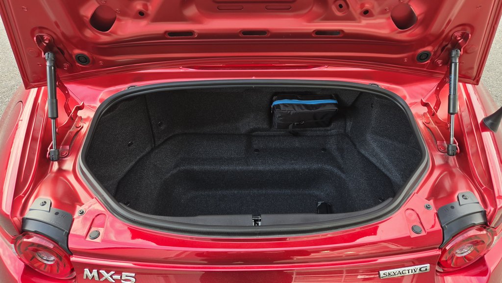 2024 Mazda MX-5 GS  Manuelle in Matane, Quebec - 7 - w1024h768px
