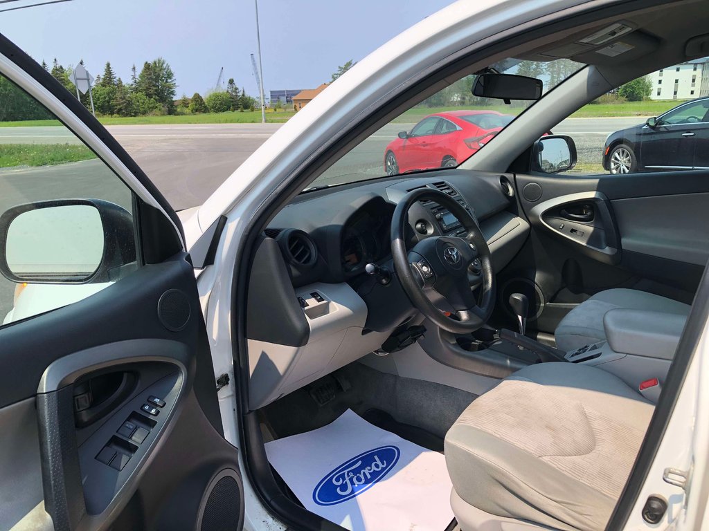 2012 Toyota RAV4 Base in Matane, Quebec - 11 - w1024h768px