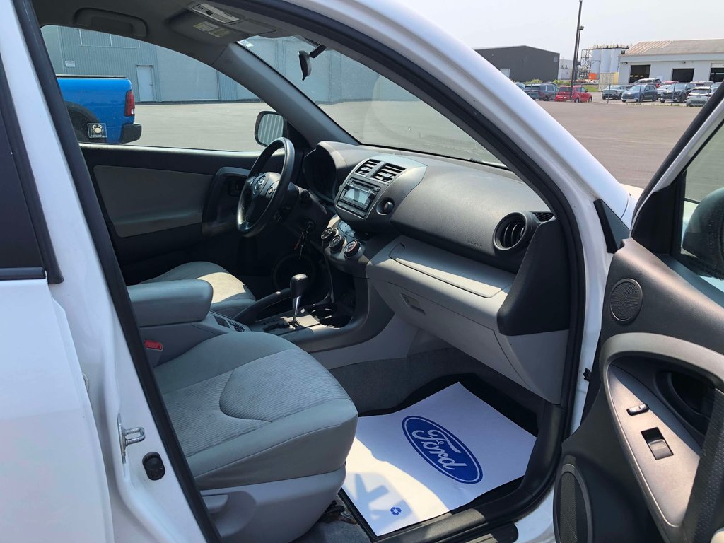 2012 Toyota RAV4 Base in Matane, Quebec - 10 - w1024h768px