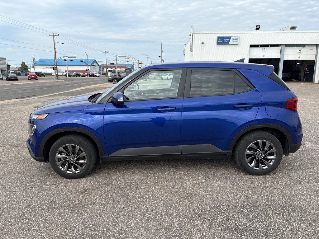 Hyundai Venue Essential 2022 à Sept-Iles, Québec - 3 - w1024h768px