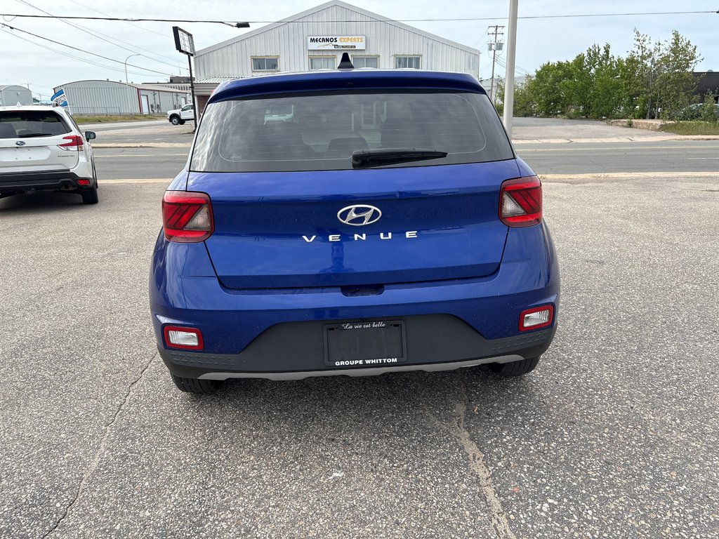 Hyundai Venue Essential 2022 à Sept-Iles, Québec - 5 - w1024h768px