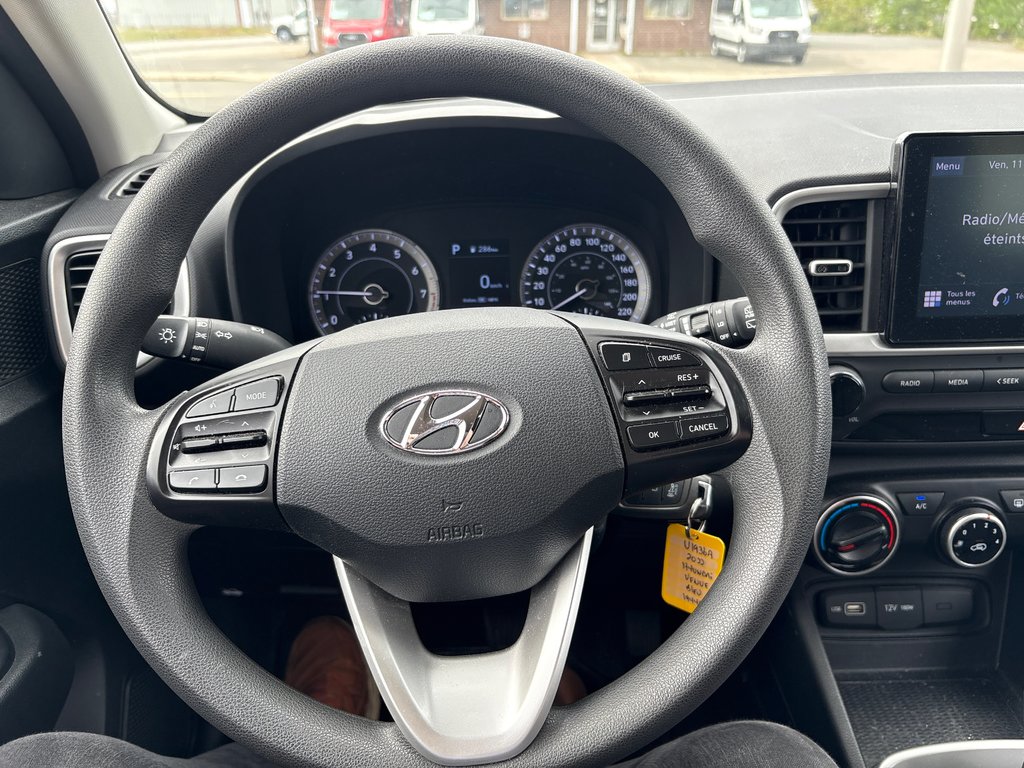 Hyundai Venue Essential 2022 à Sept-Iles, Québec - 9 - w1024h768px