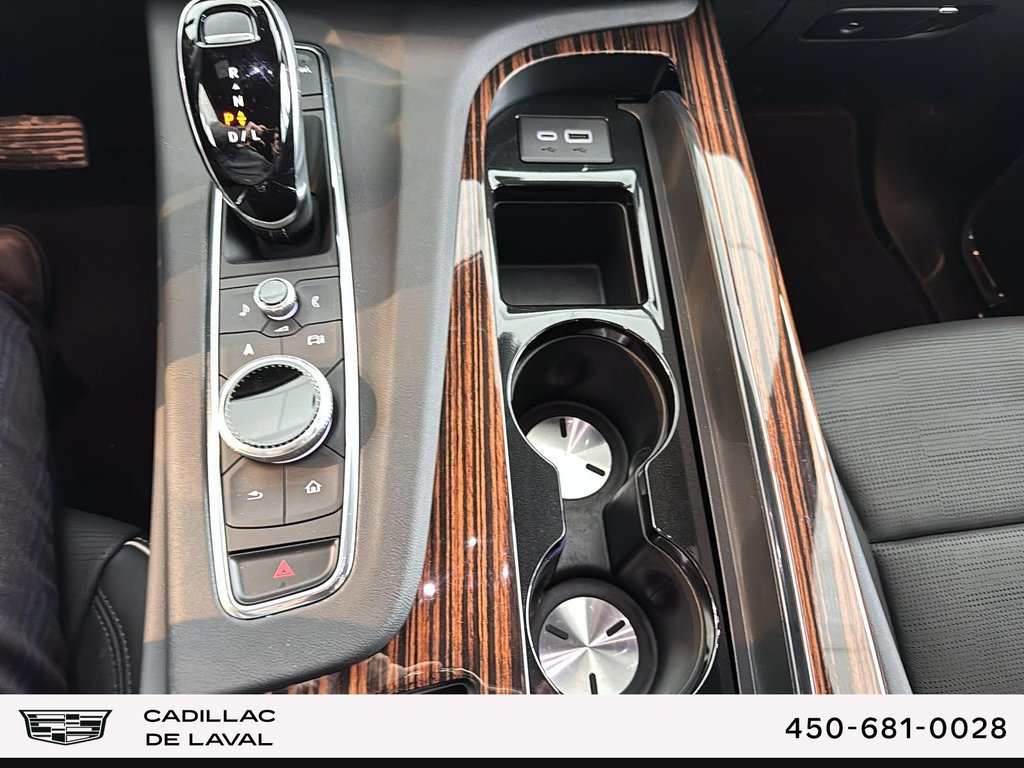 2024 Cadillac Escalade Premium Luxury in Laval, Quebec - 16 - w1024h768px