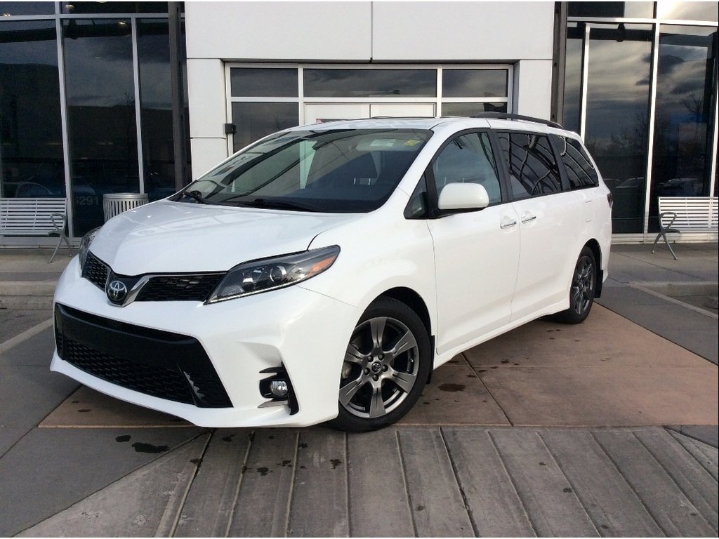 Calgary BMW | 2018 Toyota Sienna SE | #N24272A