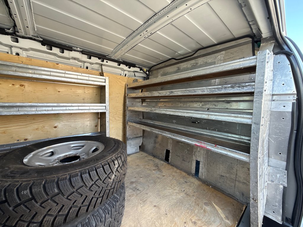 2021 Chevrolet Express Cargo Van 2500 155' in Saint-Sulpice, Quebec - 12 - w1024h768px