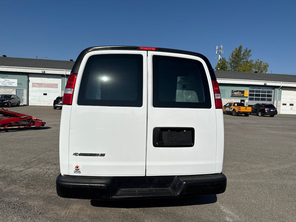 2021 Chevrolet Express Cargo Van 2500 155' in Saint-Sulpice, Quebec - 5 - w1024h768px