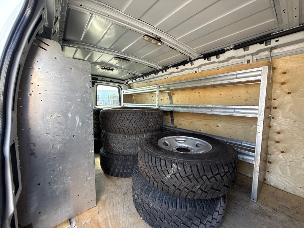 2021 Chevrolet Express Cargo Van 2500 155' in Saint-Sulpice, Quebec - 11 - w1024h768px
