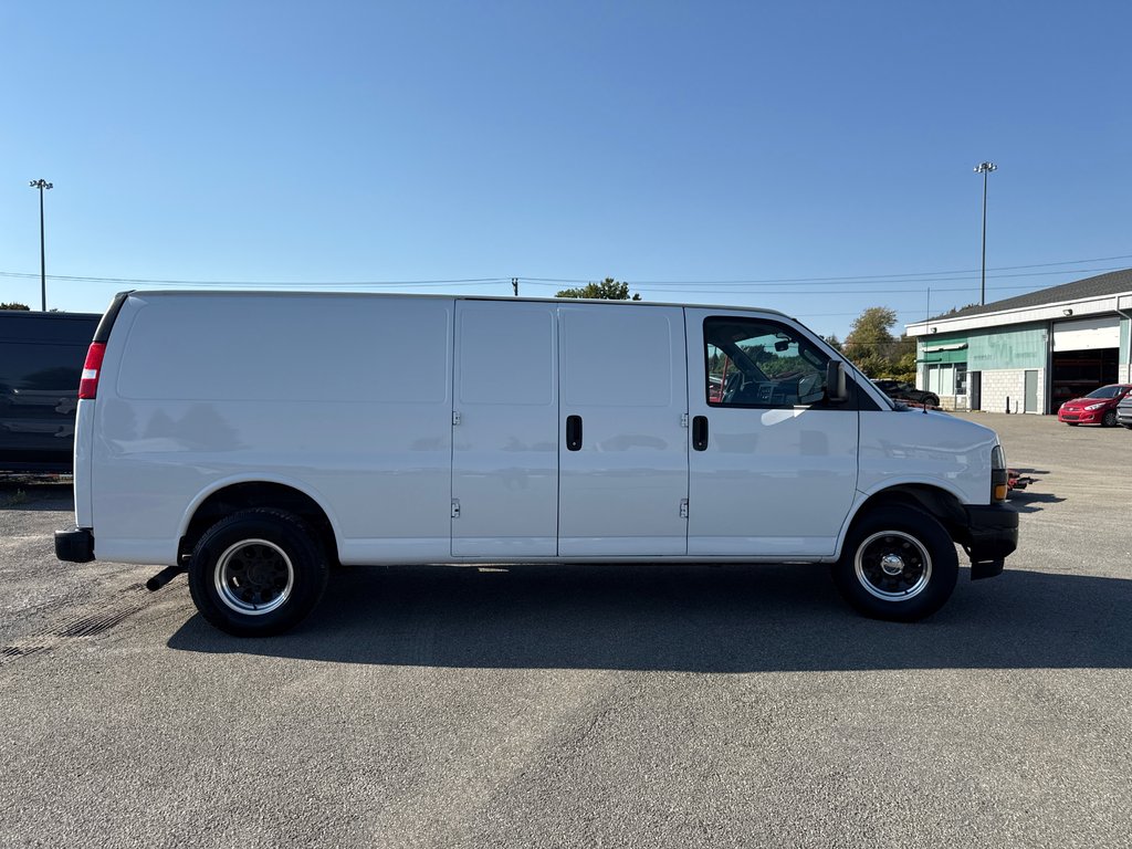 2021 Chevrolet Express Cargo Van 2500 155' in Saint-Sulpice, Quebec - 7 - w1024h768px