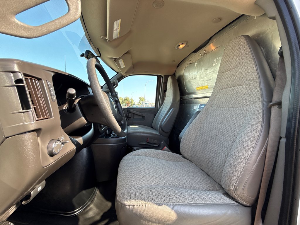 2021 Chevrolet Express Cargo Van 2500 155' in Saint-Sulpice, Quebec - 14 - w1024h768px