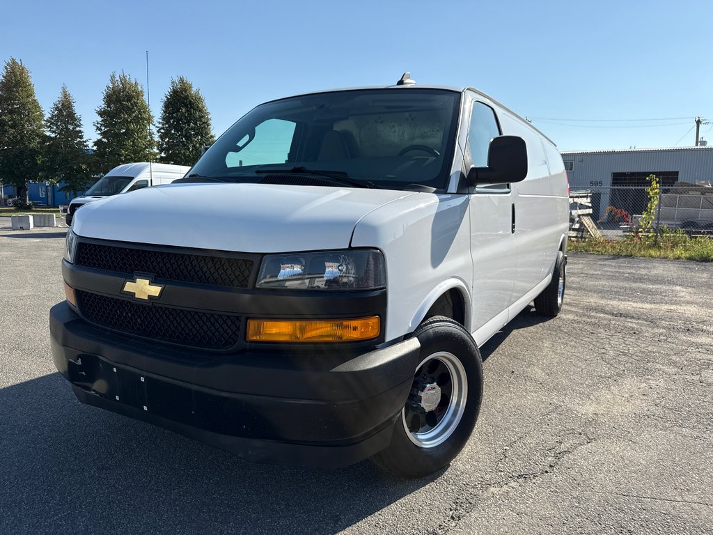2021 Chevrolet Express Cargo Van 2500 155' in Saint-Sulpice, Quebec - 1 - w1024h768px