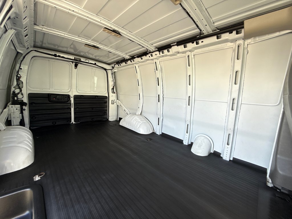 Chevrolet Express Cargo Van 2500 135' 2022 à Repentigny, Québec - 13 - w1024h768px