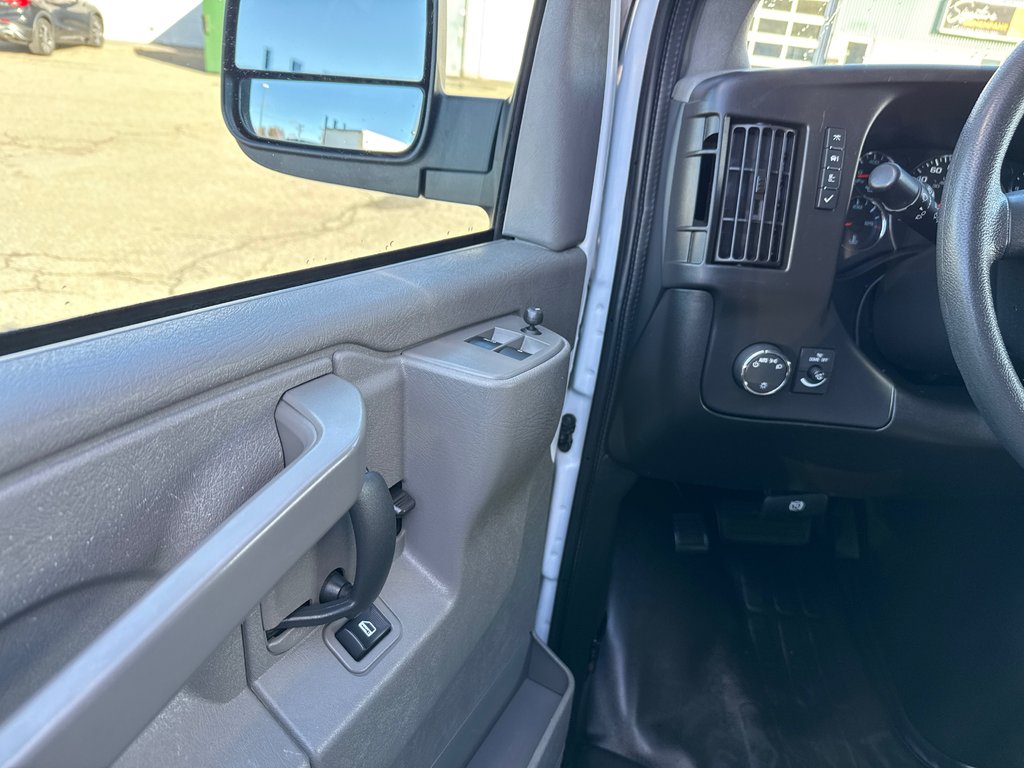 Chevrolet Express Cargo Van 2500 135' 2022 à Repentigny, Québec - 20 - w1024h768px
