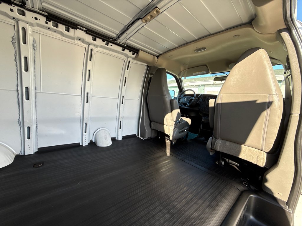 Chevrolet Express Cargo Van 2500 135' 2022 à Repentigny, Québec - 14 - w1024h768px