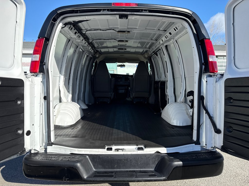 Chevrolet Express Cargo Van 2500 135' 2022 à Repentigny, Québec - 11 - w1024h768px