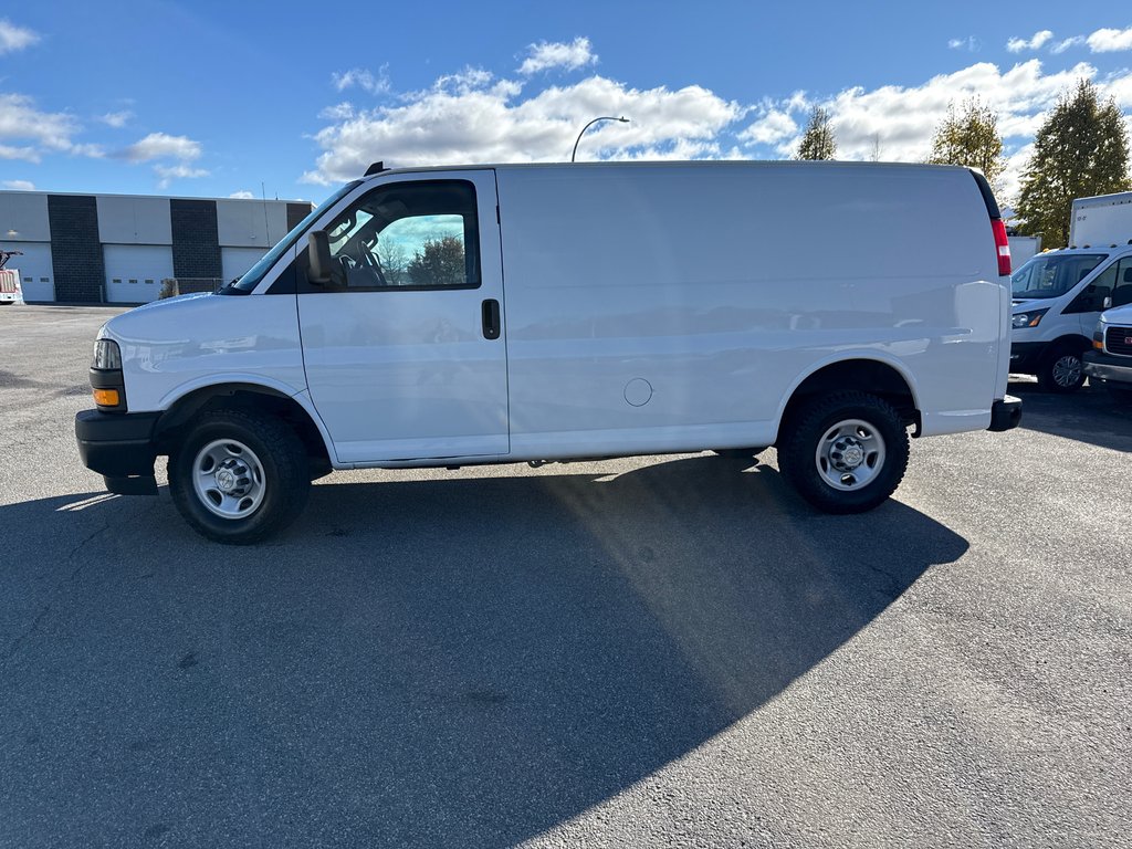 Chevrolet Express Cargo Van 2500 135' 2022 à Repentigny, Québec - 2 - w1024h768px