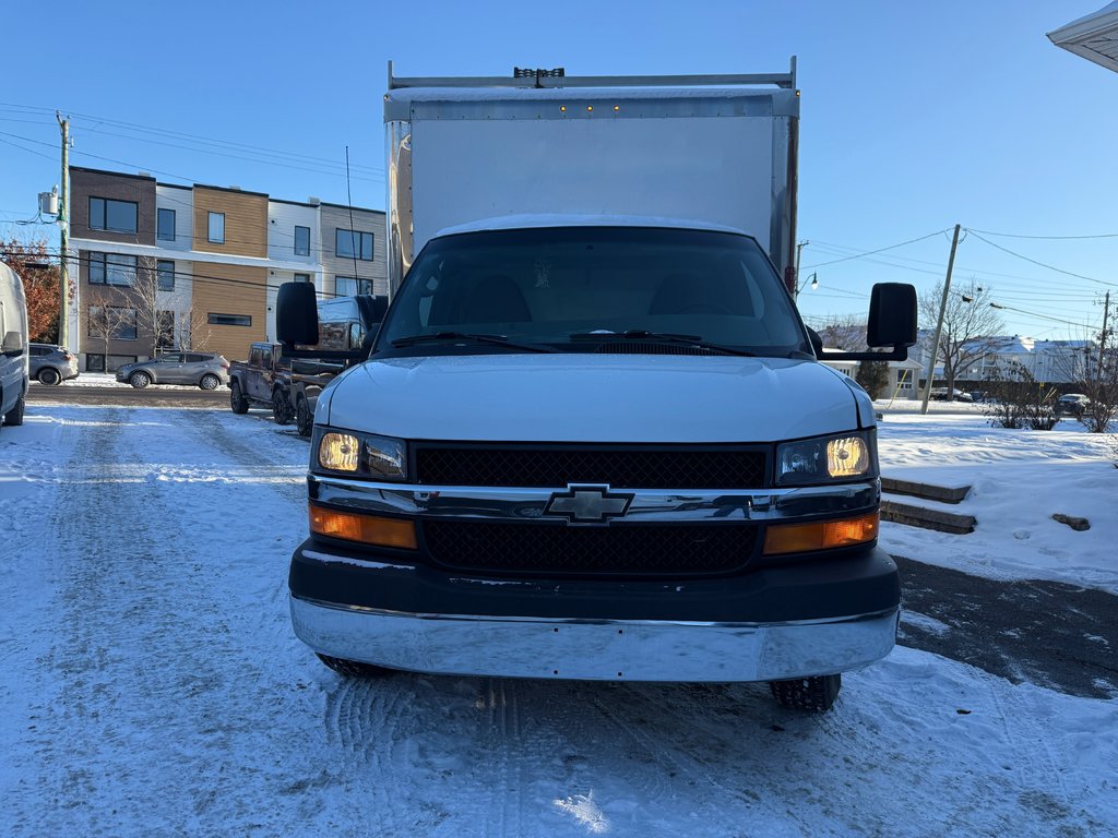 Chevrolet Express Commercial Cutaway 3500 2011 à Repentigny, Québec - 3 - w1024h768px