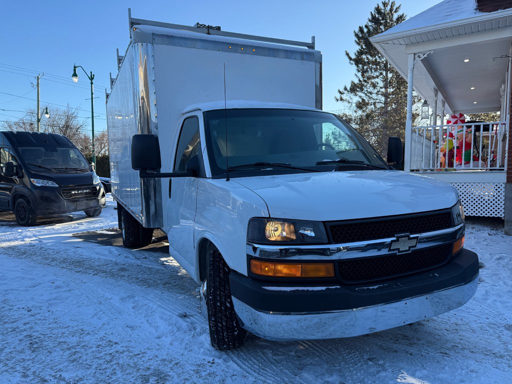 Chevrolet Express Commercial Cutaway 3500 2011 à Repentigny, Québec - 1 - w1024h768px