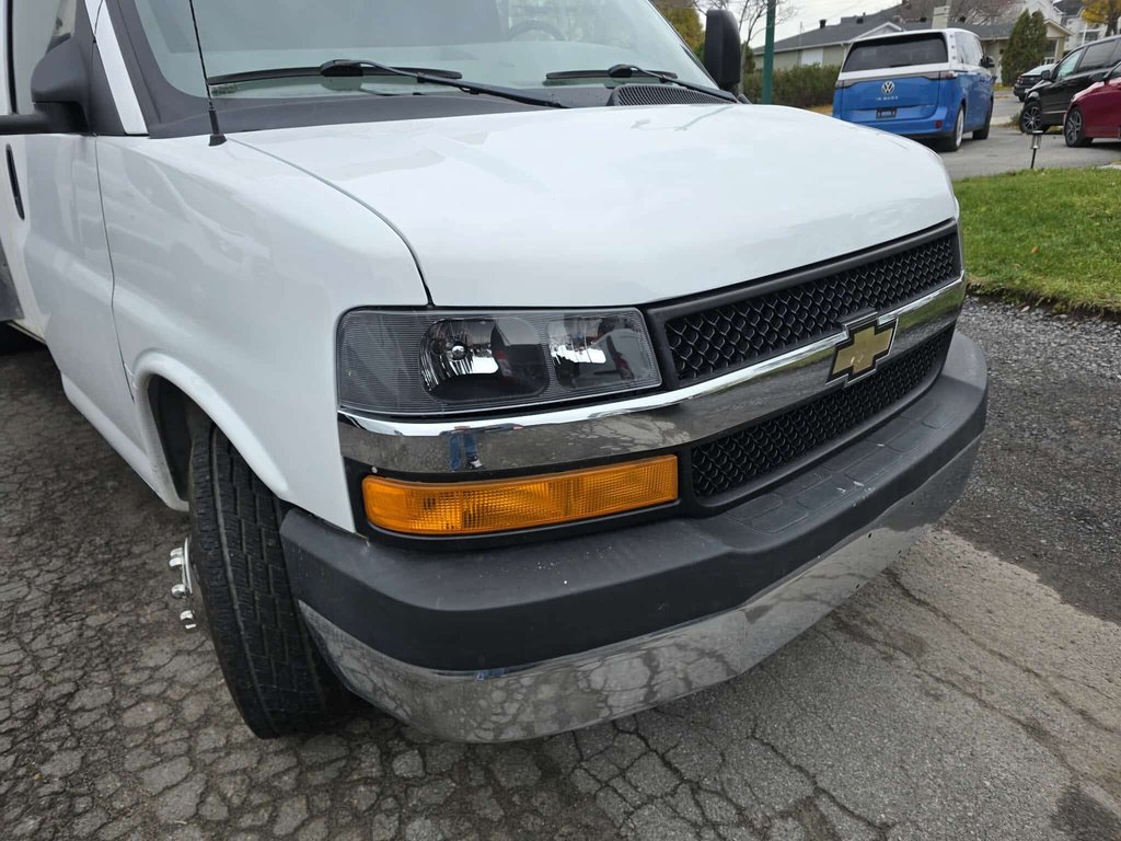 2011 Chevrolet Express Commercial Cutaway 3500 in Repentigny, Quebec - 18 - w1024h768px