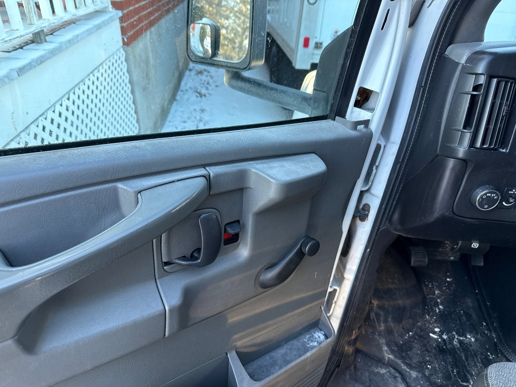 Chevrolet Express Commercial Cutaway 3500 2011 à Repentigny, Québec - 13 - w1024h768px