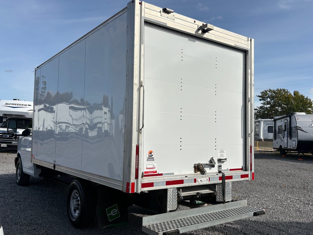 2024 Chevrolet Express Commercial Cutaway 3500 Cube 14' in Saint-Sulpice, Quebec - 9 - w1024h768px