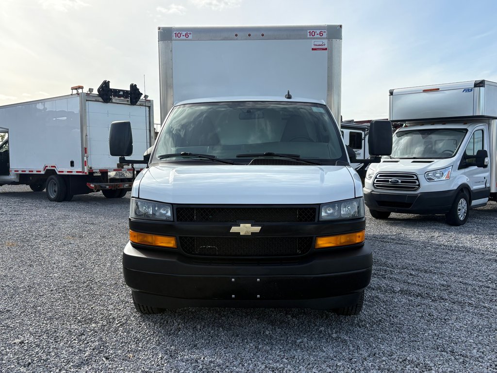 2024 Chevrolet Express Commercial Cutaway 3500 Cube 14' in Saint-Sulpice, Quebec - 3 - w1024h768px