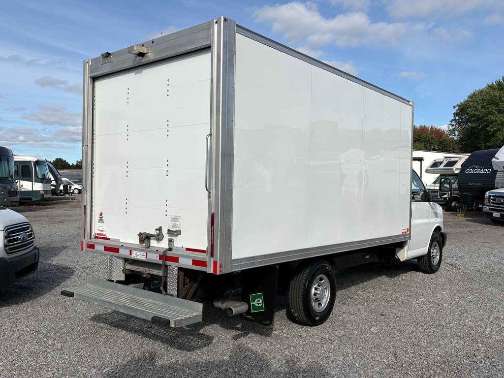 2024 Chevrolet Express Commercial Cutaway 3500 Cube 14' in Saint-Sulpice, Quebec - 7 - w1024h768px